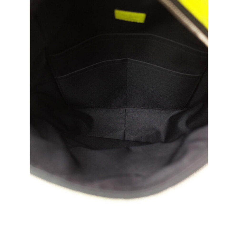 Louis Vuitton Discovery Taiga Backpack - Picture 3 of 9